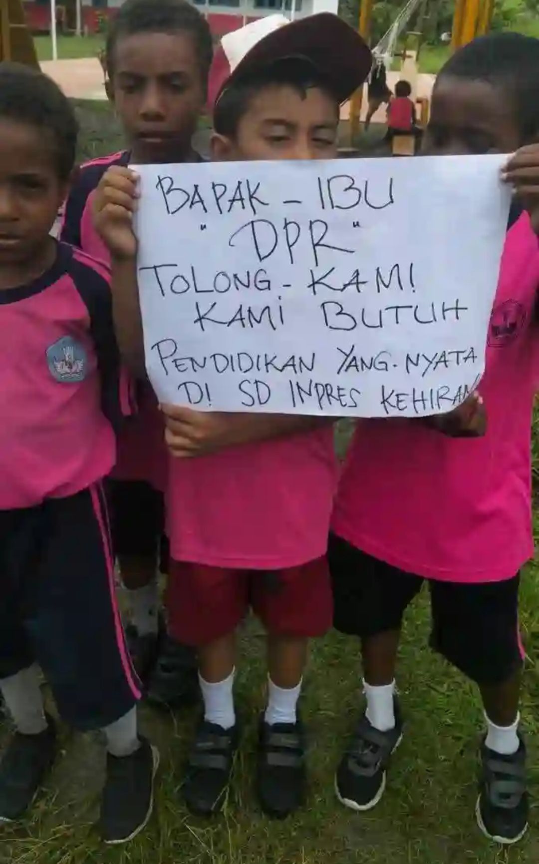 Orangtua Keluhkan Pemalangan SD Inpres Kehiran, Anak-anak Kembali Libur